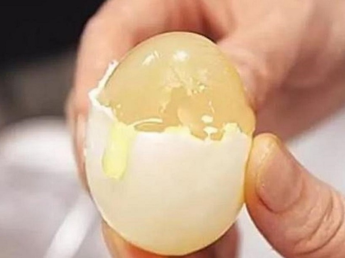 Неприятен запах яиц. Искусственные яйца. Китайские яйца искусственные. Искусственные куриные яйца.