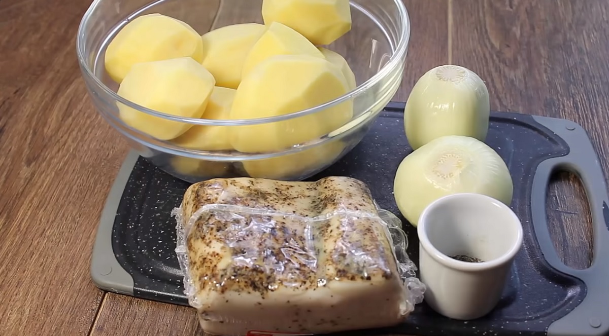 Рецепт картошки в банке. Картошка масло и соль. Картошка с салом. Завтрак с яйцом и сыром. Вареная картошка в банке.
